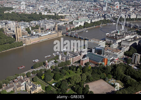 Vista aerea di san Tommaso' ospedale di Lambeth, la Casa del Parlamento e dal Millennium ruota, London, Regno Unito