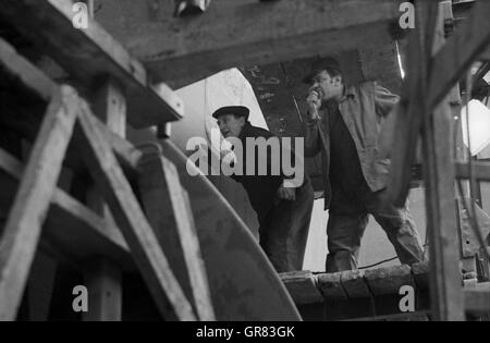 I lavoratori del cantiere 1971 BW Foto Stock