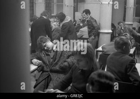 Stazione ferroviaria 1971 BW Foto Stock