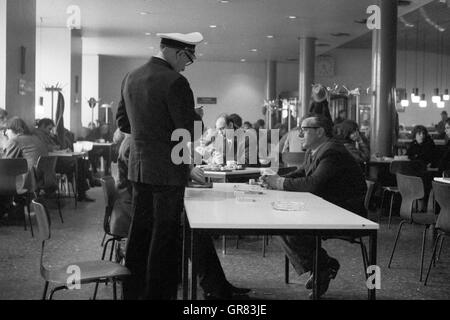 Stazione ferroviaria 1971 BW Foto Stock