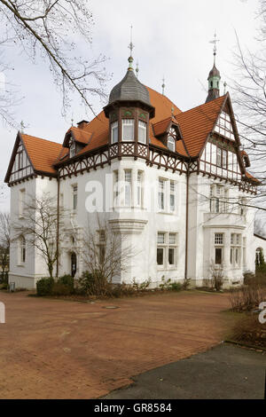 Villa Stahmer In Georgsmarienhuette, costruito nel 1900 in stile Half-Timbering serve la città di Georgsmarienhuette come un museo oggi, Bassa Sassonia, Germania Foto Stock