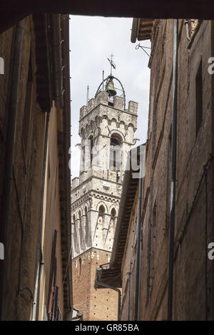 Siena, Torre del Mangia Palazzo Pubblico in Piazza del Campo, Toscana, Italia Foto Stock