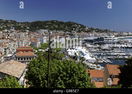 Cannes, panorama vista dal castello con Marina, Porto degli Yacht, Costa Azzurra, Francia Meridionale, Europa Foto Stock