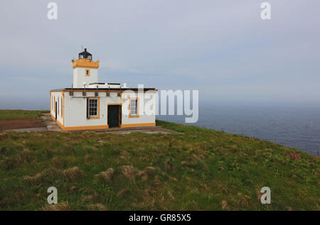 La Scozia, altopiani, Duncansby testa è il nord-est il punto della Scozia, il faro in capo Foto Stock