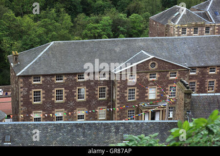 La Scozia, New Lanark in Scozia, con Lanark nella contea South Lanarkshire, ex cotone centro di fabbricazione dal fiume Cly Foto Stock