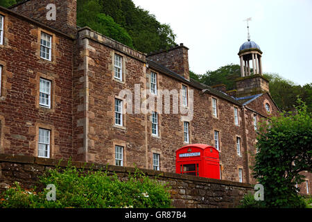 La Scozia, New Lanark in Scozia, con Lanark nella contea South Lanarkshire, ex cotone centro di fabbricazione dal fiume Cly Foto Stock