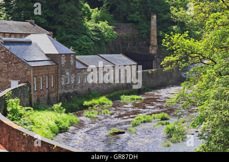 La Scozia, New Lanark in Scozia, con Lanark nella contea South Lanarkshire, ex cotone centro di fabbricazione dal fiume Cly Foto Stock