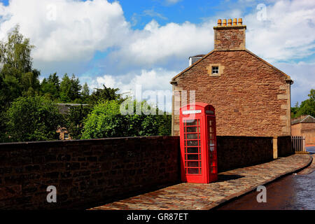 La Scozia, New Lanark in Scozia, con Lanark nella contea South Lanarkshire, ex cotone centro di fabbricazione dal fiume Cly Foto Stock