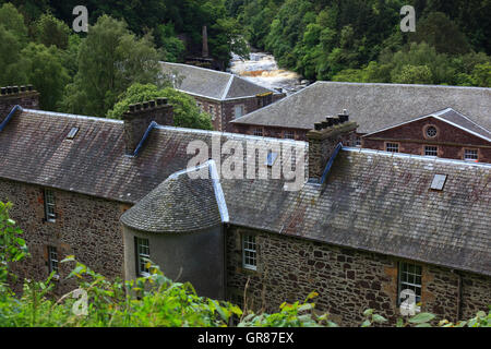 La Scozia, New Lanark in Scozia, con Lanark nella contea South Lanarkshire, ex cotone centro di fabbricazione dal fiume Cly Foto Stock