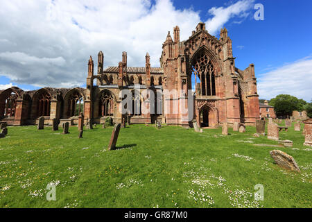 La Scozia, il chiostro Melrose, Melrose Abbey, costruisce circa 1136 Foto Stock