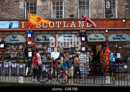 La Scozia, Edimburgo, io amo la Scozia il negozio nella Bankstreet, negozio di souvenir Foto Stock