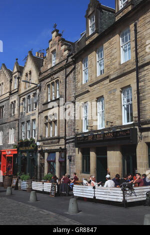 La Scozia, Edimburgo, Città Vecchia, case in Victoria Street, linea casa Foto Stock