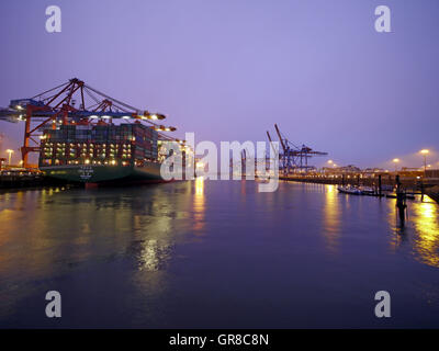 Globo di Cscl nel porto di Amburgo Foto Stock