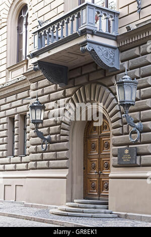 L ingresso del Saeima, il Parlamento della Repubblica di Lettonia. Foto Stock