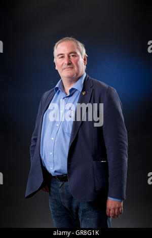 Chris Riddell, il British illustrator e occasionali di scrittore di libri per bambini e un fumettista politico per l'osservatore, al Edinburgh International Book Festival. Edimburgo, Scozia. 27 Agosto 2016 Foto Stock