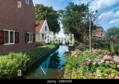 Broek in Waterland, è un villaggio in Waterland e Zaan regione, nella provincia olandese North Holland. Foto Stock