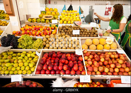 Mercado dos Lavradores a Funchal in Madeira Foto Stock