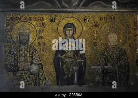 Istanbul Hagia Sophia, Mosaico di Costantino Ix Monomachus, Cristo e Empress Zoe Foto Stock
