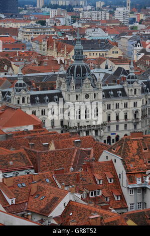 Vista dalla collina del castello sulla Graz City Hall Foto Stock