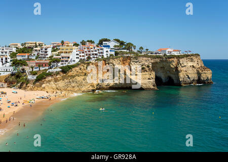 Baia di Carvoeiro, Praia de Carvoeiro, Algarve, Portogallo, Europa Foto Stock