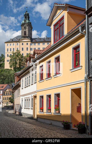 Il castello di Heidecksburg a Rudolstadt, affacciato sulla torre del castello dalla Città Vecchia, Turingia, Germania Foto Stock