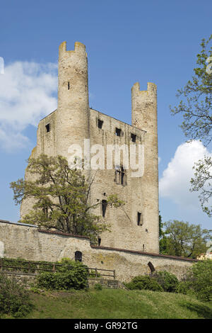 Alta sciame di castello in rovina in Saalfeld an der Saale, Turingia, Germania, Europa Foto Stock