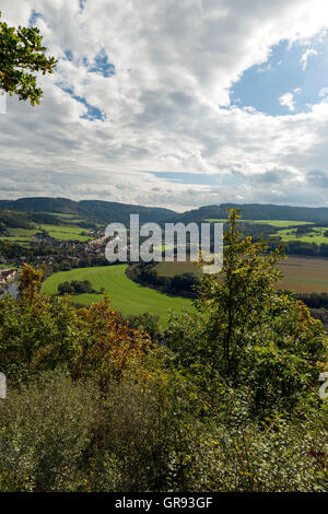 Saaletal Valley In Kaulsdorf In autunno, Saalfeld-Rudolstadt, Turingia, Germania, Europa Foto Stock