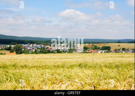 Piccolo villaggio Seesbach sul bordo meridionale della Foresta presto Foto Stock