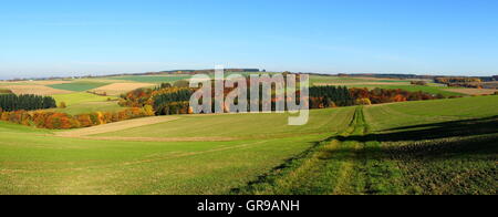 Paesaggio autunnale in Hunsrck con Irmenach Beuren e Panorama Foto Stock