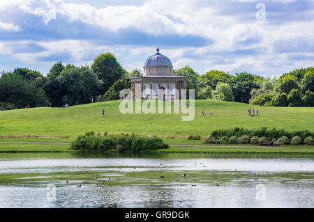 Tempio di Minerva, 1754-7, da James Paine e John Bell, Hardwick Park, Sedgefield, County Durham, Inghilterra Foto Stock