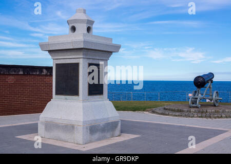 Memoriale per i bombardamenti dell'Hartlepools, Heugh batteria, la Capezzagna, Hartlepool, County Durham, Inghilterra Foto Stock