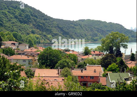 Villaggio di Pescatori Anadolu Kavagi sulla sponda orientale del Bosforo, Provincia di Istanbul Foto Stock