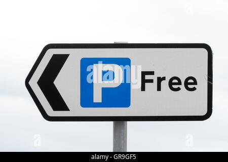 Raro parcheggio gratuito segno visibile in NewBrighton, Wallasey, Merseyside, Regno Unito Foto Stock
