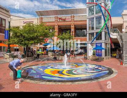 SILVER SPRING, MARYLAND, Stati Uniti d'America - fontana al centro di Silver Spring. Foto Stock