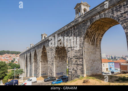 Il Águas Livres Acquedotto (Aqueduto das Águas Livres, 'Acquedotto di acque libere') è un acquedotto storico di Lisbona. Foto Stock