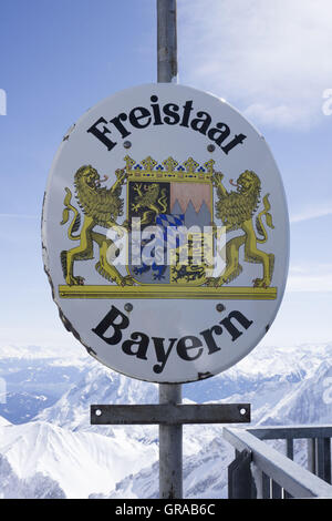 Segno di confine il Freistaat Bayern, Zugspitze, Alta Baviera, Baviera, Germania, Europa Foto Stock