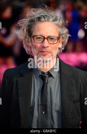 Dexter Fletcher frequentando la premiere mondiale di Bridget Jones il bambino presso il cinema Odeon Leicester Square, Londra. Foto Stock