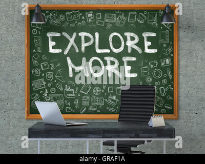 Scopri di più - disegnata a mano sulla lavagna verde. 3D'illustrazione. Foto Stock