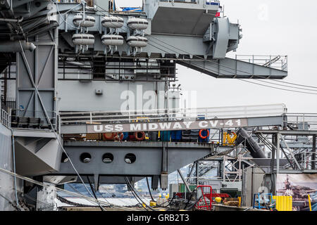 I ponti e i dettagli sulla portaerei Midway ormeggiata in San Diego Foto Stock