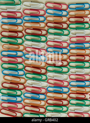 Carta colorata clip Foto Stock
