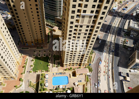 La vista dal grattacielo su piscine, Dubai, UAE Foto Stock