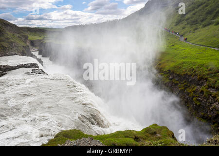 Cascate Gullfoss, Golden Falls, scende a 32 metri, 105 ft in un canyon, Islanda, nel sud-ovest dell'Islanda, Golden Circle Tour Foto Stock