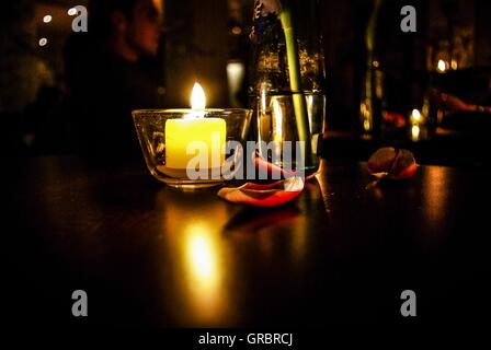 Ristorante, accogliente al lume di candela Foto Stock