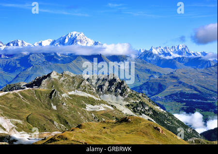 Il massiccio del Monte Bianco, visto da sud, Les Arcs, Vista panoramica, Francia Foto Stock