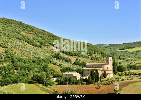Abbazia di Sant Antimo vicino a Montalcino, Toscana, Italia Foto Stock