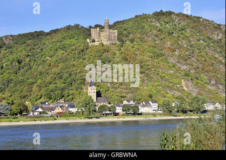 Il castello di Maus sopra il villaggio di Wellmich, vicino Comune Sankt Goarshausen, Valle del Reno superiore e centrale, Germania Foto Stock