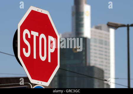 Stop con Commerzbank Headquarters Foto Stock