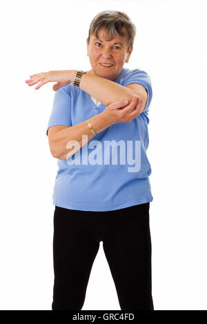 Senior donna facendo esercizi di Stretching Foto Stock