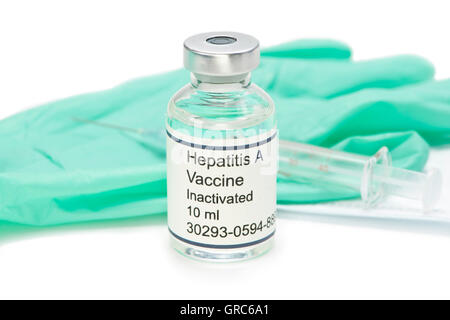 Virus di epatite A flaconcino di vaccino con guanti e maschera.Le etichette sono fittizi e creato dal fotografo. Foto Stock