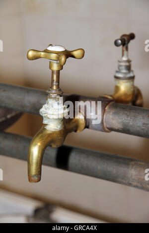 Vecchio colpetto di acqua Foto Stock